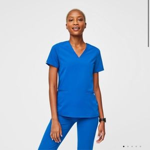 Figs Casma 3 Pocket Scrub Top